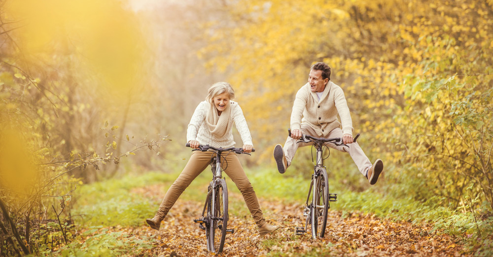 couple-riding-bikes